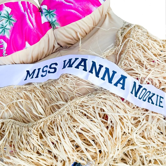 Men’s Costume- Miss Wanna Nookie Hawaiian Luau Costume with Accessories - Picture 3 of 6